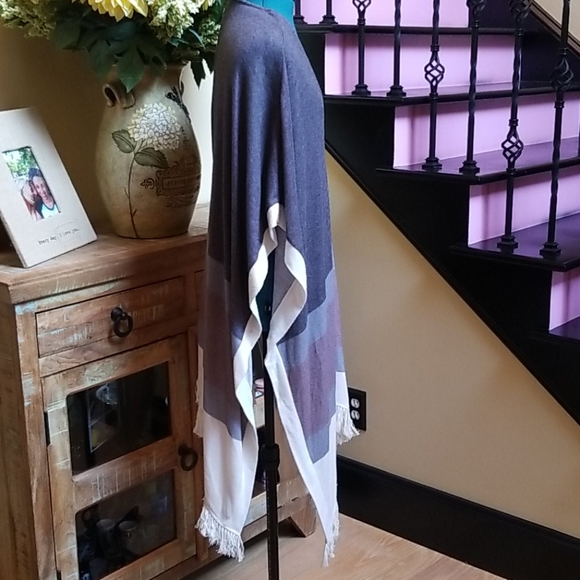 NWOT Bar lll Poncho - SZ S/M - Picture 4 of 5